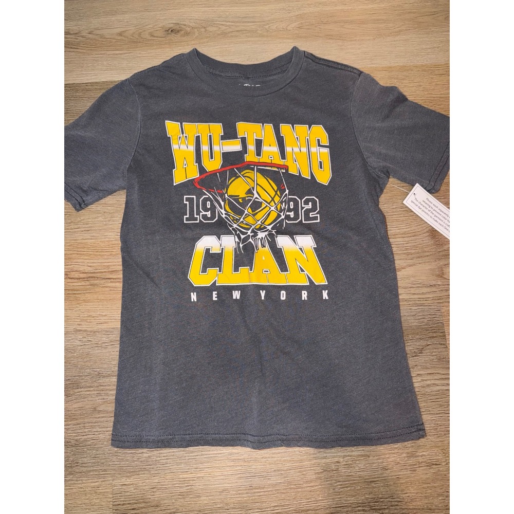 Boys graphic tee medium 8